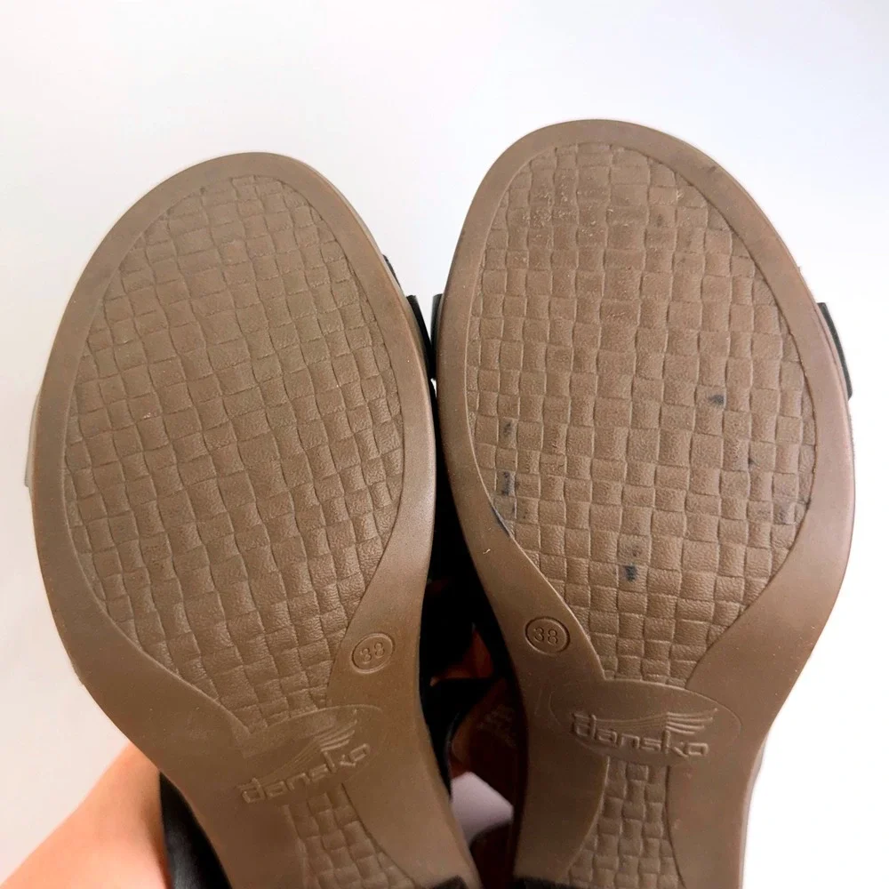 Dansko Dominique Sandals Womens 38/7.5-8 Black Leather T-Strap Chunky Platform